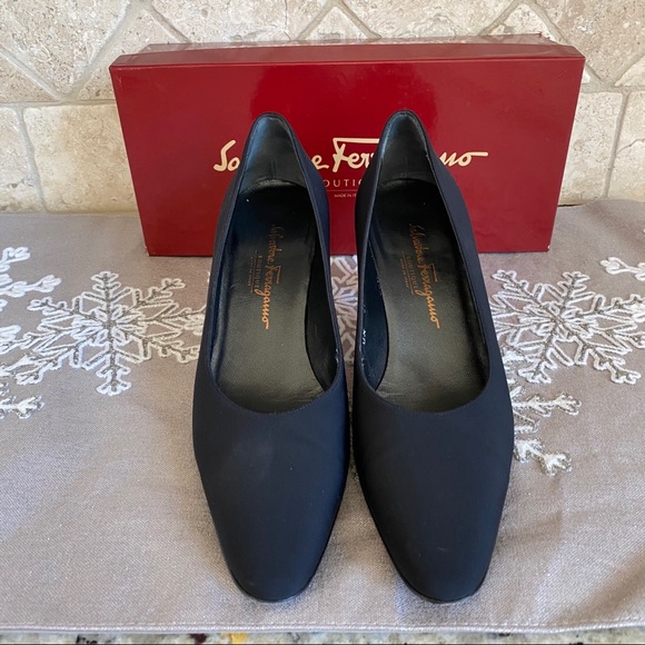 SALVATORE FERRAGAMO Black Pumps NARROW - Picture 3 of 16
